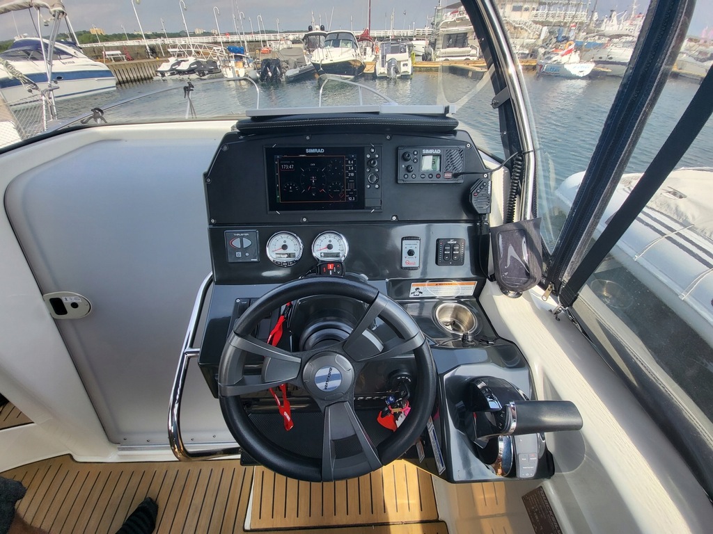 Quicksilver Activ 805 Sundeck