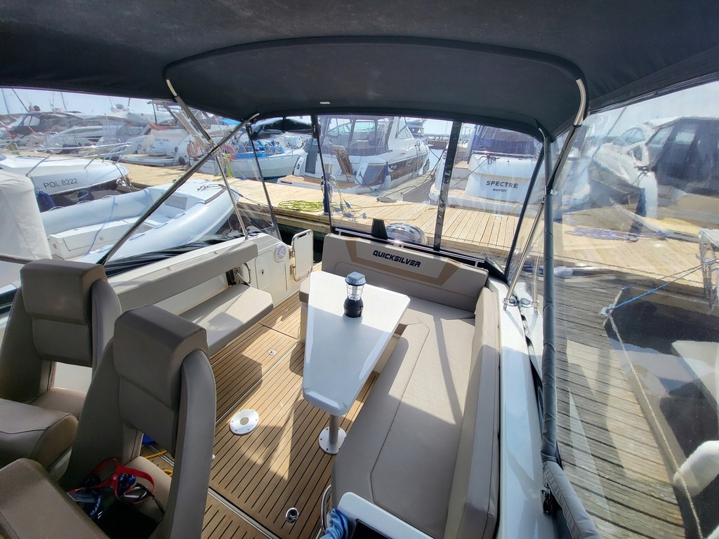 Quicksilver Activ 805 Sundeck